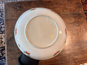 Deux plats en porcelaine de Chine famille verte &agrave; d&eacute;cor floral, Kangxi