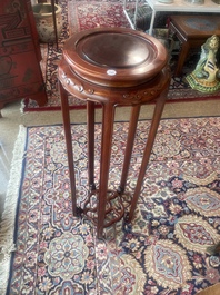 Paire de socles en bois sculpt&eacute;, Chine, 20&egrave;me si&egrave;cle