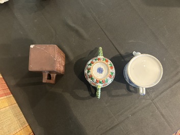 Sept th&eacute;i&egrave;res en porcelaine de Chine bleu, blanc, famille rose, verte et en gr&egrave;s de Yixing, Kangxi et post&eacute;rieur