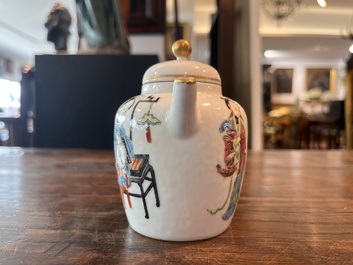 Deux th&eacute;i&egrave;res couvertes et un pot &agrave; pinceaux &agrave; d&eacute;cor figuratif en porcelaine de Chine famille rose et rouge de fer, 19&egrave;me/20&egrave;me si&egrave;cle