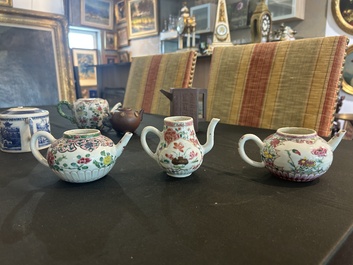 Sept th&eacute;i&egrave;res en porcelaine de Chine bleu, blanc, famille rose, verte et en gr&egrave;s de Yixing, Kangxi et post&eacute;rieur