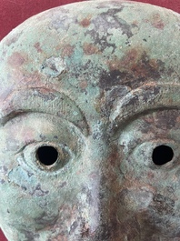 Masque fun&eacute;raire en bronze, Chine, probablement Liao
