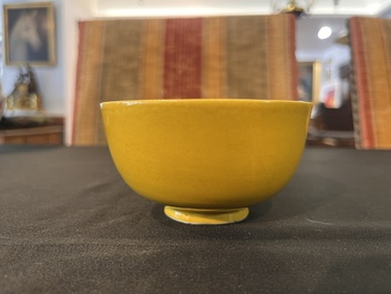 A Chinese yellow glazed bowl, Chenghua mark, 19th/20th C.