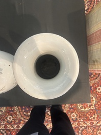 Cinq vases en porcelaine de Chine famille rose et qianjiang cai, 19&egrave;me/20&egrave;me si&egrave;cle