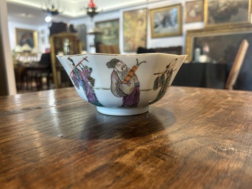 Bol en porcelaine de Chine famille rose &agrave; d&eacute;cor d'immortels, marque et &eacute;poque de Tongzhi