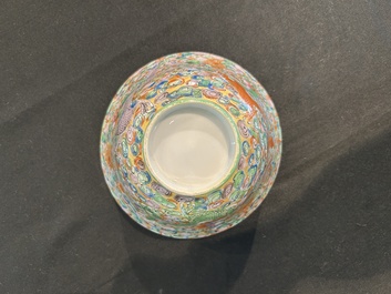 Paire de vols couverts en porcelaine de Chine famille rose de Canton &agrave; d&eacute;cor de dragons, 19&egrave;me si&egrave;cle