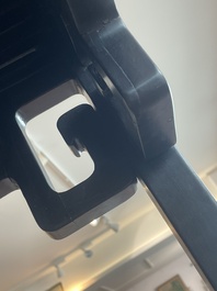 Socle de forme carr&eacute;e en bois sculpt&eacute;, Chine, 19&egrave;me si&egrave;cle