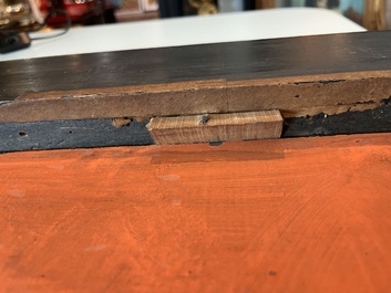 Een Vlaamse rechthoekige spiegel in schildpadfineer en ge&euml;boniseerd hout, 17de eeuw