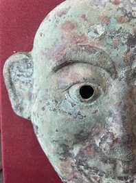 Masque fun&eacute;raire en bronze, Chine, probablement Liao
