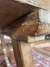 Table en noyer aux raccords en fer forg&eacute;, Espagne, 18&egrave;me si&egrave;cle