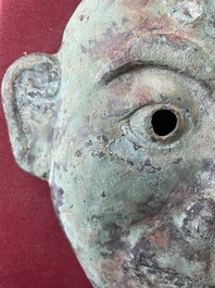 Masque fun&eacute;raire en bronze, Chine, probablement Liao