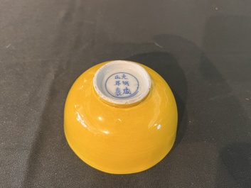 A Chinese yellow glazed bowl, Chenghua mark, 19th/20th C.