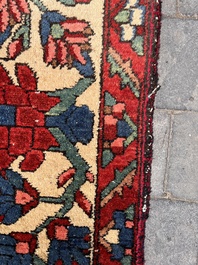 A Persian Bakhtiar rug with floral design, wool on cotton, 20th C.