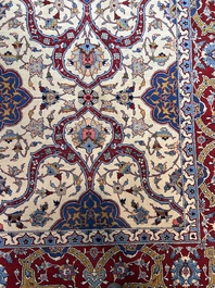 Een Perzisch Tehran tapijt met floraal decor, wol op katoen, 20ste eeuw