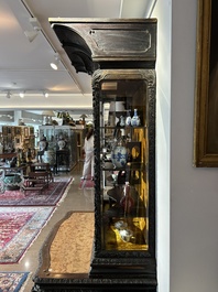 Vitrine en bois dur sculpt&eacute;, Chine ou Vietnam, 19&egrave;me si&egrave;cle