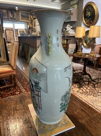 Vase en porcelaine de Chine famille rose &agrave; d&eacute;cor floral au dos et de lettr&eacute;s , 19&egrave;me/20&egrave;me si&egrave;cle
