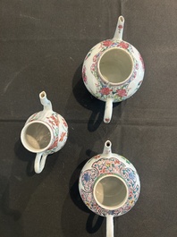 Sept th&eacute;i&egrave;res en porcelaine de Chine bleu, blanc, famille rose, verte et en gr&egrave;s de Yixing, Kangxi et post&eacute;rieur