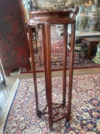 Paire de socles en bois sculpt&eacute;, Chine, 20&egrave;me si&egrave;cle