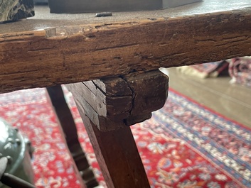 Table en noyer aux raccords en fer forg&eacute;, Espagne, 18&egrave;me si&egrave;cle