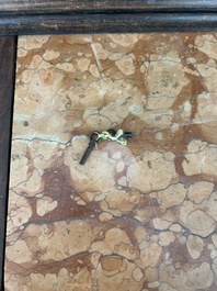 Vitrine en bois dur sculpt&eacute;, Chine ou Vietnam, 19&egrave;me si&egrave;cle