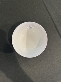 Bol en porcelaine de Chine en rose monochrome, marque de Yongzheng, R&eacute;publique