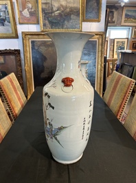 Cinq vases en porcelaine de Chine famille rose et qianjiang cai, 19&egrave;me/20&egrave;me si&egrave;cle