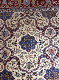 Een Perzisch Tehran tapijt met floraal decor, wol op katoen, 20ste eeuw