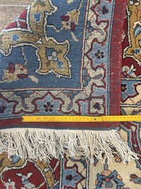 Een Perzisch Tehran tapijt met floraal decor, wol op katoen, 20ste eeuw