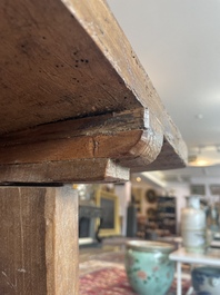 Table en noyer aux raccords en fer forg&eacute;, Espagne, 18&egrave;me si&egrave;cle