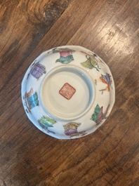 Bol en porcelaine de Chine famille rose &agrave; d&eacute;cor d'immortels, marque et &eacute;poque de Tongzhi