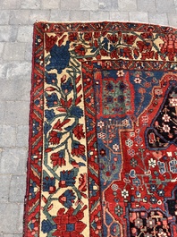 A Persian Bakhtiar rug with floral design, wool on cotton, 20th C.