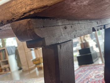 Table en noyer aux raccords en fer forg&eacute;, Espagne, 18&egrave;me si&egrave;cle