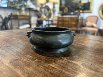 Br&ucirc;le-parfum en bronze, Chine, marque &agrave; deux caract&egrave;res, 18&egrave;me/19&egrave;me si&egrave;cle