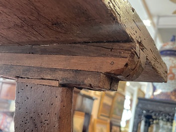 Table en noyer aux raccords en fer forg&eacute;, Espagne, 18&egrave;me si&egrave;cle