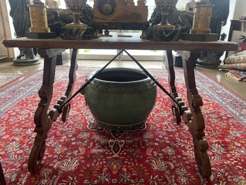 Table en noyer aux raccords en fer forg&eacute;, Espagne, 18&egrave;me si&egrave;cle
