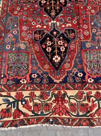A Persian Bakhtiar rug with floral design, wool on cotton, 20th C.