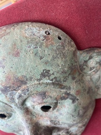 Masque fun&eacute;raire en bronze, Chine, probablement Liao