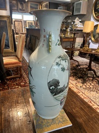 Vase en porcelaine de Chine famille rose &agrave; d&eacute;cor floral au dos et de lettr&eacute;s , 19&egrave;me/20&egrave;me si&egrave;cle
