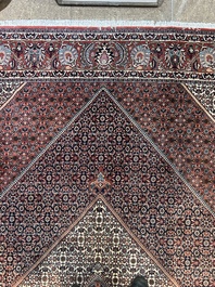 Een Perzisch Bidjar tapijt met floraal decor, wol op katoen, 20ste eeuw