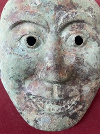 Masque fun&eacute;raire en bronze, Chine, probablement Liao