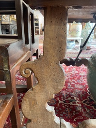Table en noyer aux raccords en fer forg&eacute;, Espagne, 18&egrave;me si&egrave;cle