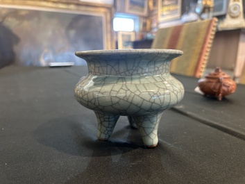 Een Chinese ge-type driepotige wierookbrander, 19de/20ste eeuw