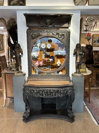 Vitrine en bois dur sculpt&eacute;, Chine ou Vietnam, 19&egrave;me si&egrave;cle