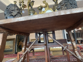 Table en noyer aux raccords en fer forg&eacute;, Espagne, 18&egrave;me si&egrave;cle