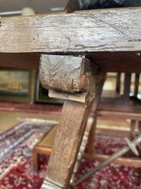 Table en noyer aux raccords en fer forg&eacute;, Espagne, 18&egrave;me si&egrave;cle