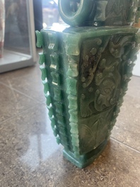 Vase couvert de style archa&iuml;que en pierre dure, Chine, 20&egrave;me si&egrave;cle