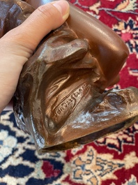 Georges Van der Straeten (1856-1928): Buste de dame, bronze &agrave; patine brune &amp; Reinhold B&ouml;ltzig (1863-1939): 'Fruchtsammlerin', alb&acirc;tre