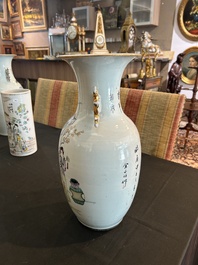 Deux vases et deux portes-chapeaux en porcelaine de Chine famille rose &agrave; d&eacute;cor figuratif et de paysage, 19&egrave;me/20&egrave;me si&egrave;cle