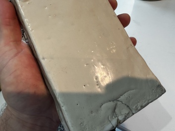 Plaque d'autel &agrave; d&eacute;cor d'immortel en blanc de Chine du Fujian, fin de la dynastie Ming