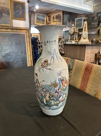 Vase en porcelaine de Chine famille rose &agrave; d&eacute;cor d'immortels, 19&egrave;me/20&egrave;me si&egrave;cle